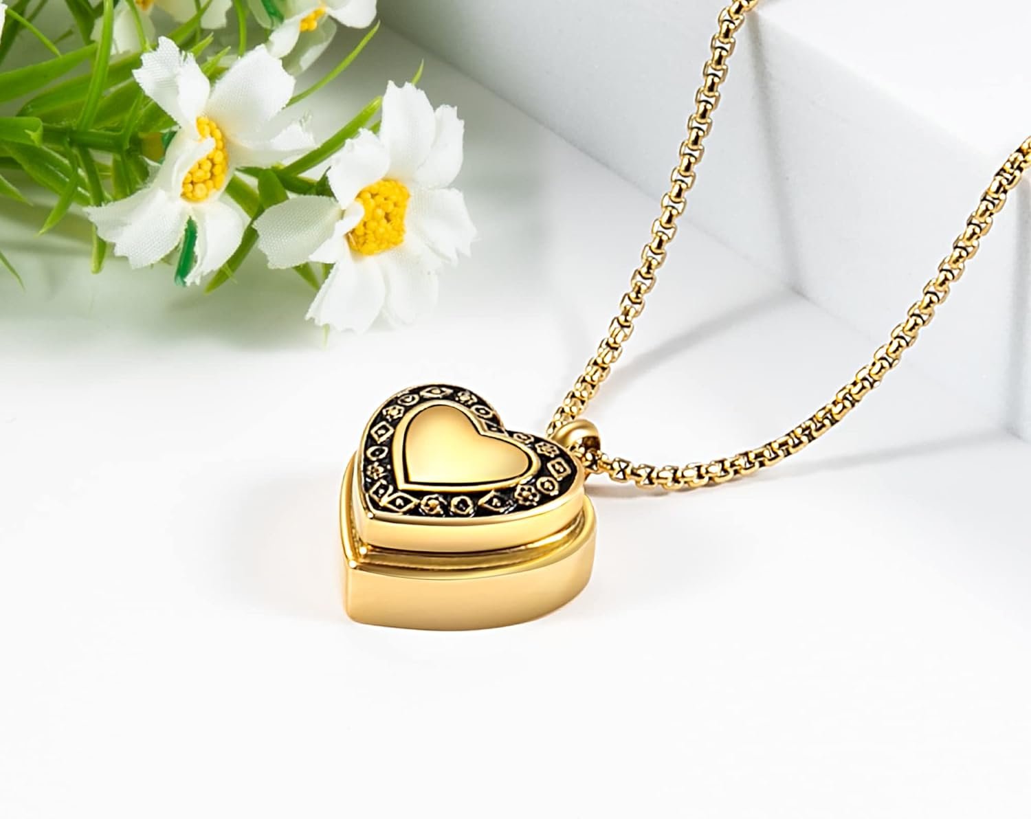 Fanery Sue Urns Locket Review